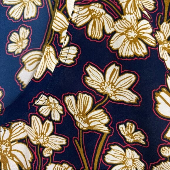 J. Crew Drapey scoopneck short sleeve top in navy floral, size 00 - Picture 2 of 5